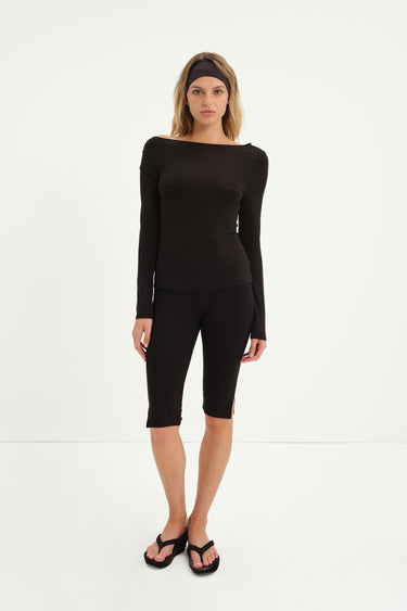black long sleeve tshirt and capri